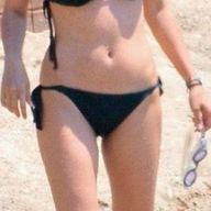 Beren Saat Sexy And Sizzling Photos Collection