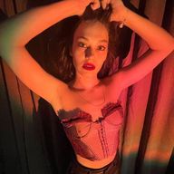 Melisa Senolsun Nude And Sexy Photos Collection