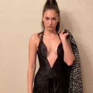 Melisa Senolsun Nude And Sexy Photos Collection