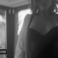 Simge Sagin Sexy And Hot Photoshoot