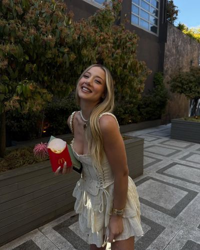 Aleyna Kalaycıoğlu seksi ifşa fotoğrafı 16