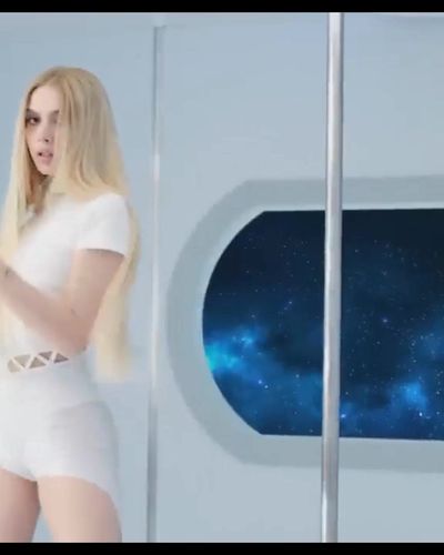 Aleyna Tilki seksi ifşa fotoğrafı 33 — Aleyna Tilki Retrograde (2021)