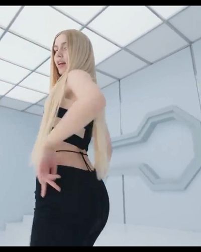 Aleyna Tilki seksi ifşa fotoğrafı 36 — Aleyna Tilki Retrograde (2021)