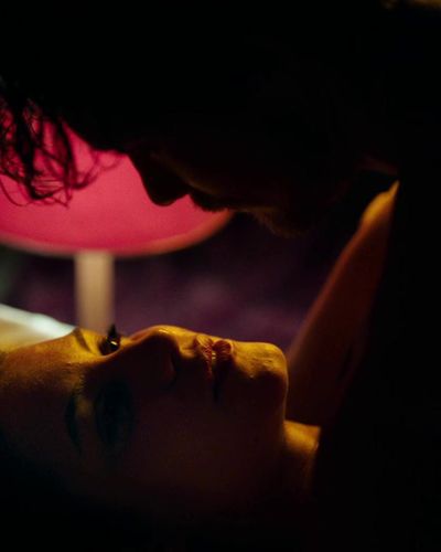 Almila Bağrıaçık seksi ifşa fotoğrafı 25 — Just A Woman (2019)
