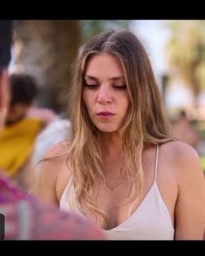 Aslı Enver seksi ifşa fotoğrafı 25 — Tam Bir Centilmen (2024)