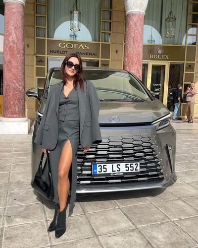Aybüke Pusat seksi ifşa fotoğrafı 34