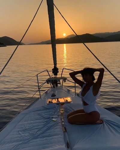 Aybüke Pusat seksi ifşa fotoğrafı 446
