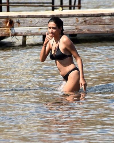 Aybüke Pusat seksi ifşa fotoğrafı 538