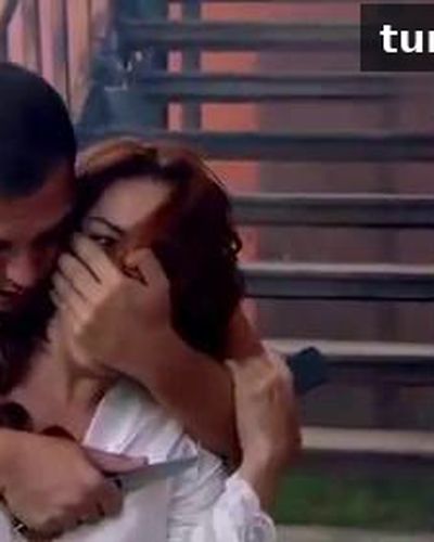 Ayça Bingöl seksi ifşa fotoğrafı 19 — Ay Büyürken Uyuyamam (2022)