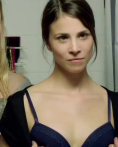Ayşe Tezel seksi ifşa fotoğrafı 36 — Am Himmel Der Tag (2012)