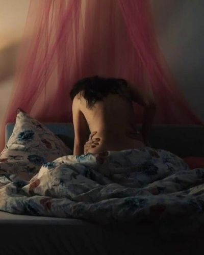 Ayşe Tezel seksi ifşa fotoğrafı 17 — Die Informantin - Der Fall Lissabon (2019)