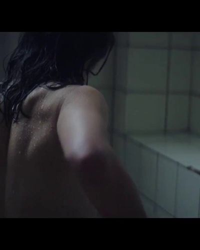 Ayşe Tezel seksi ifşa fotoğrafı 11 — Unbroken (2021)