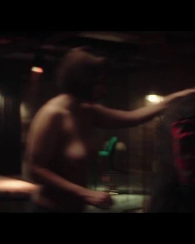 Ayşe Tezel seksi ifşa fotoğrafı 2 — Unbroken (2021)