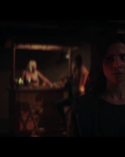 Ayşe Tezel seksi ifşa fotoğrafı 3 — Unbroken (2021)