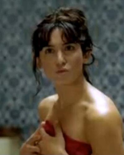 Ayşe Tolga seksi ifşa fotoğrafı 1 — Hacivat Karagöz Neden Öldürüldü? (2006)