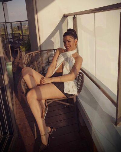 Begüm Akkaya seksi ifşa fotoğrafı 7