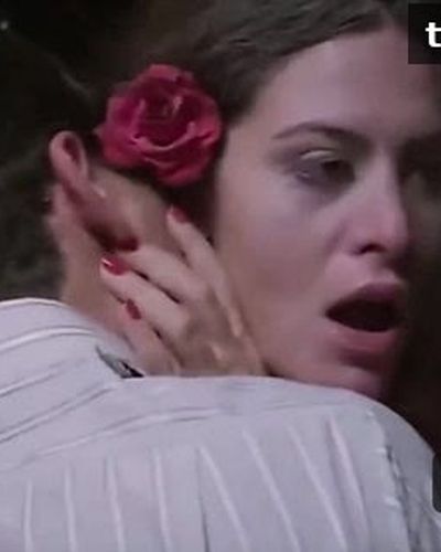 Belçim Bilgin seksi ifşa fotoğrafı 1 — Fi (2017)