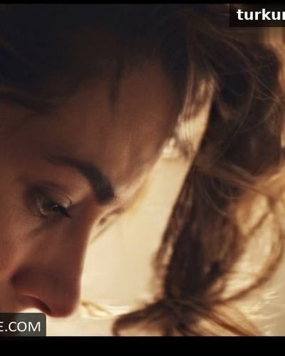 Belçim Bilgin seksi ifşa fotoğrafı 17 — Fi (2017)