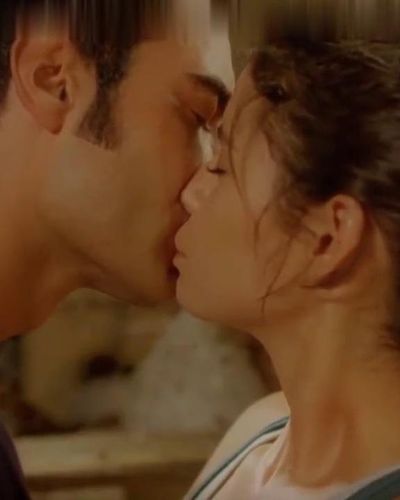 Beren Saat seksi ifşa fotoğrafı 245 — Gecenin Kanatlari (2009)