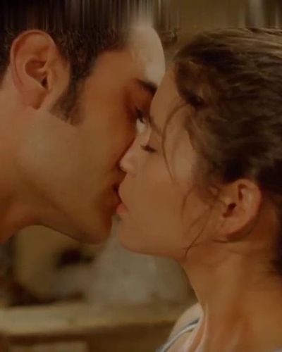 Beren Saat seksi ifşa fotoğrafı 246 — Gecenin Kanatlari (2009)