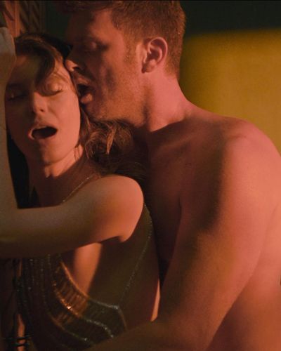 Beren Saat seksi ifşa fotoğrafı 10 — Last Call For Istanbul (2023)