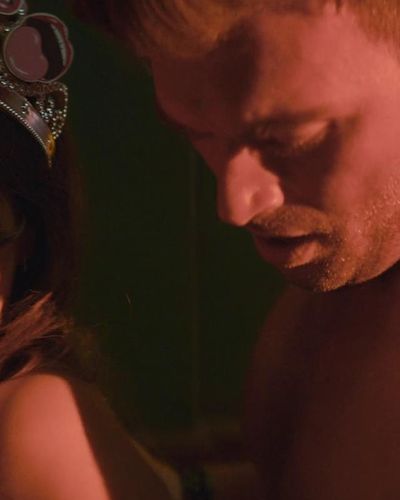 Beren Saat seksi ifşa fotoğrafı 20 — Last Call For Istanbul (2023)