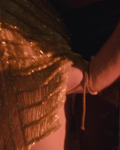 Beren Saat seksi ifşa fotoğrafı 22 — Last Call For Istanbul (2023)