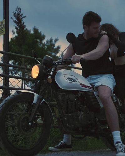 Beren Saat seksi ifşa fotoğrafı 30 — Last Call For Istanbul (2023)