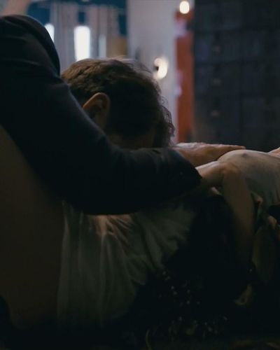 Beren Saat seksi ifşa fotoğrafı 216 — Atiye (2019)