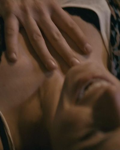 Beren Saat seksi ifşa fotoğrafı 218 — Atiye (2019)