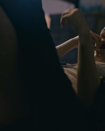 Beren Saat seksi ifşa fotoğrafı 219 — Atiye (2019)