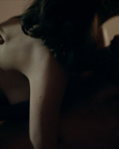 Beren Saat seksi ifşa fotoğrafı 220 — Atiye (2019)