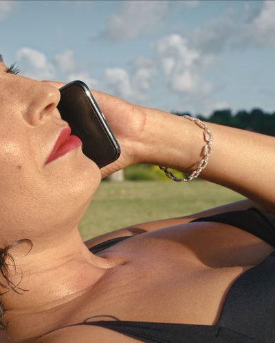 Beren Saat seksi ifşa fotoğrafı 222 — Atiye (2019)