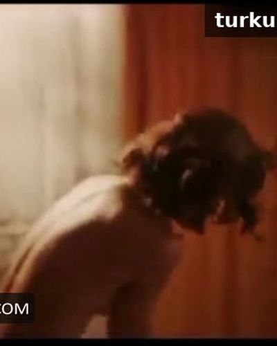 Bergüzar Korel seksi ifşa fotoğrafı 10 — On Saniye (2022)