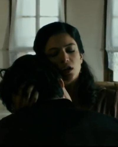 Berrak Tüzünataç seksi ifşa fotoğrafı 21 — Kıskanmak (2009)