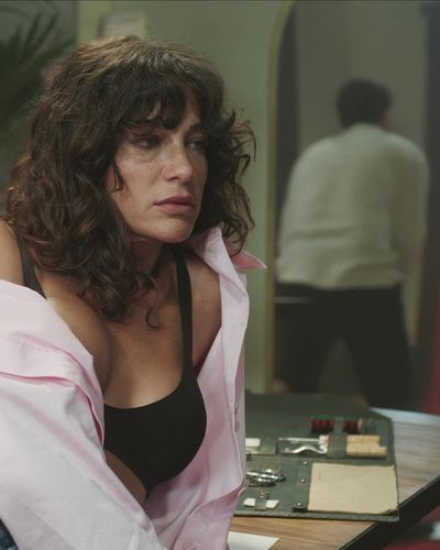 Berrak Tüzünataç seksi ifşa fotoğrafı 10 — Terzi (2023)