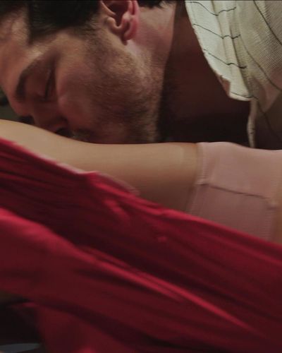 Berrak Tüzünataç seksi ifşa fotoğrafı 6 — Terzi (2023)