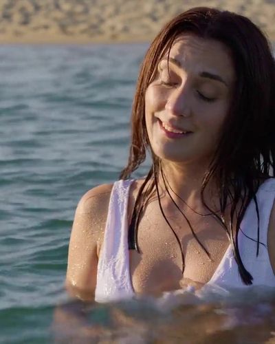 Boncuk Yılmaz seksi ifşa fotoğrafı 16 — Zeytin Ağacı (2022)