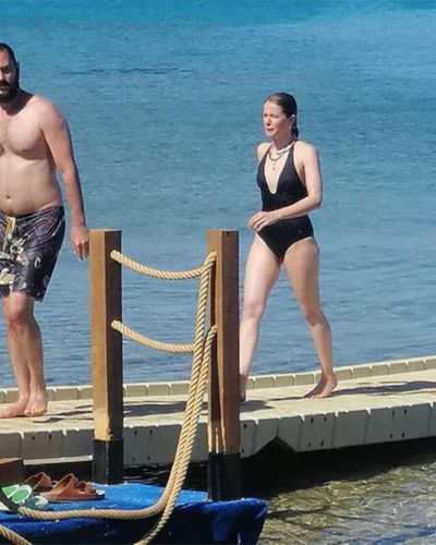 Burcu Biricik seksi ifşa fotoğrafı 2