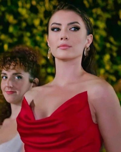 Burcu Özberk seksi ifşa fotoğrafı 1014