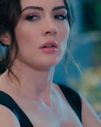 Burcu Özberk seksi ifşa fotoğrafı 1022