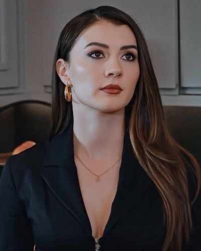 Burcu Özberk seksi ifşa fotoğrafı 1025