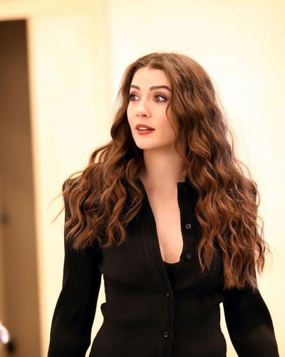 Burcu Özberk seksi ifşa fotoğrafı 1034
