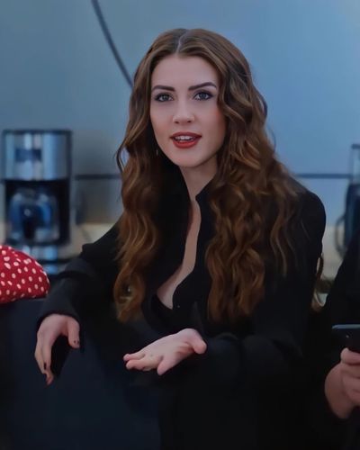 Burcu Özberk seksi ifşa fotoğrafı 1049