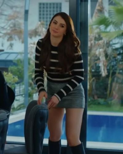 Burcu Özberk seksi ifşa fotoğrafı 1064