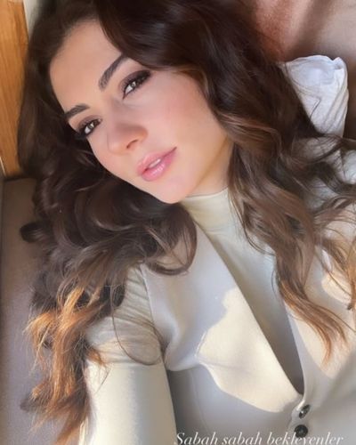 Burcu Özberk seksi ifşa fotoğrafı 1065