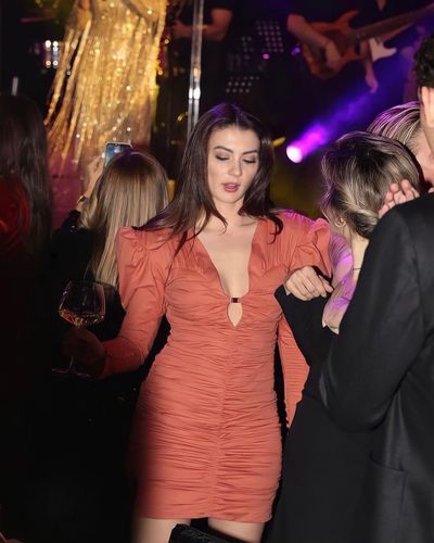 Burcu Özberk seksi ifşa fotoğrafı 1069