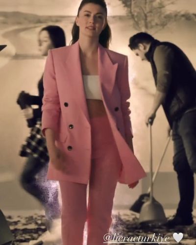 Burcu Özberk seksi ifşa fotoğrafı 107
