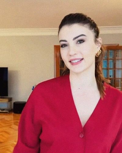 Burcu Özberk seksi ifşa fotoğrafı 1095
