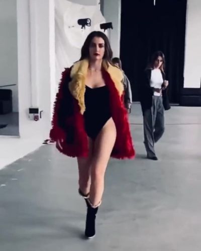 Burcu Özberk seksi ifşa fotoğrafı 1099
